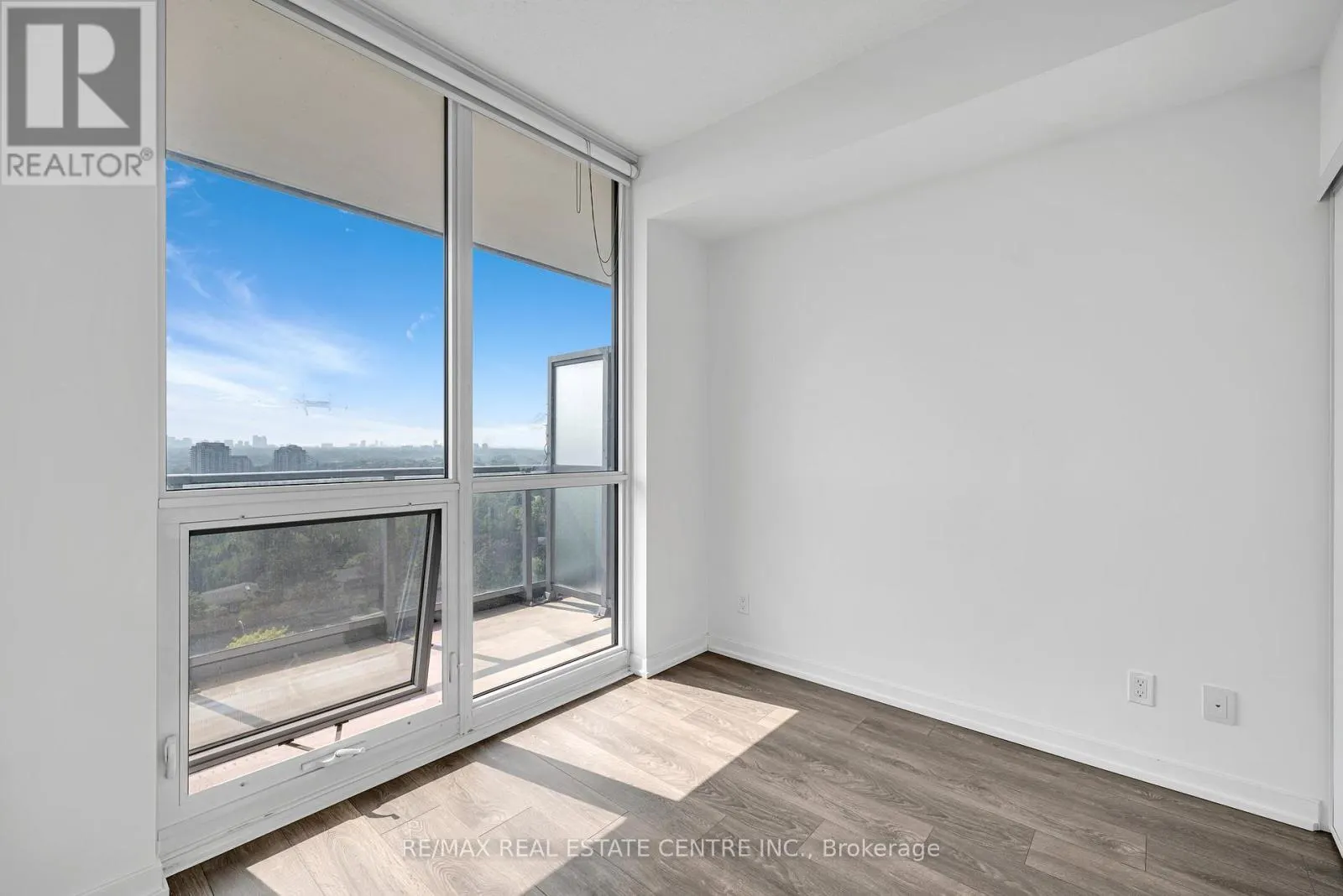 805 - 36 FOREST MANOR ROAD