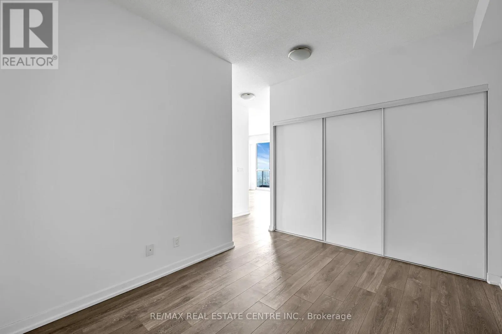 805 - 36 FOREST MANOR ROAD