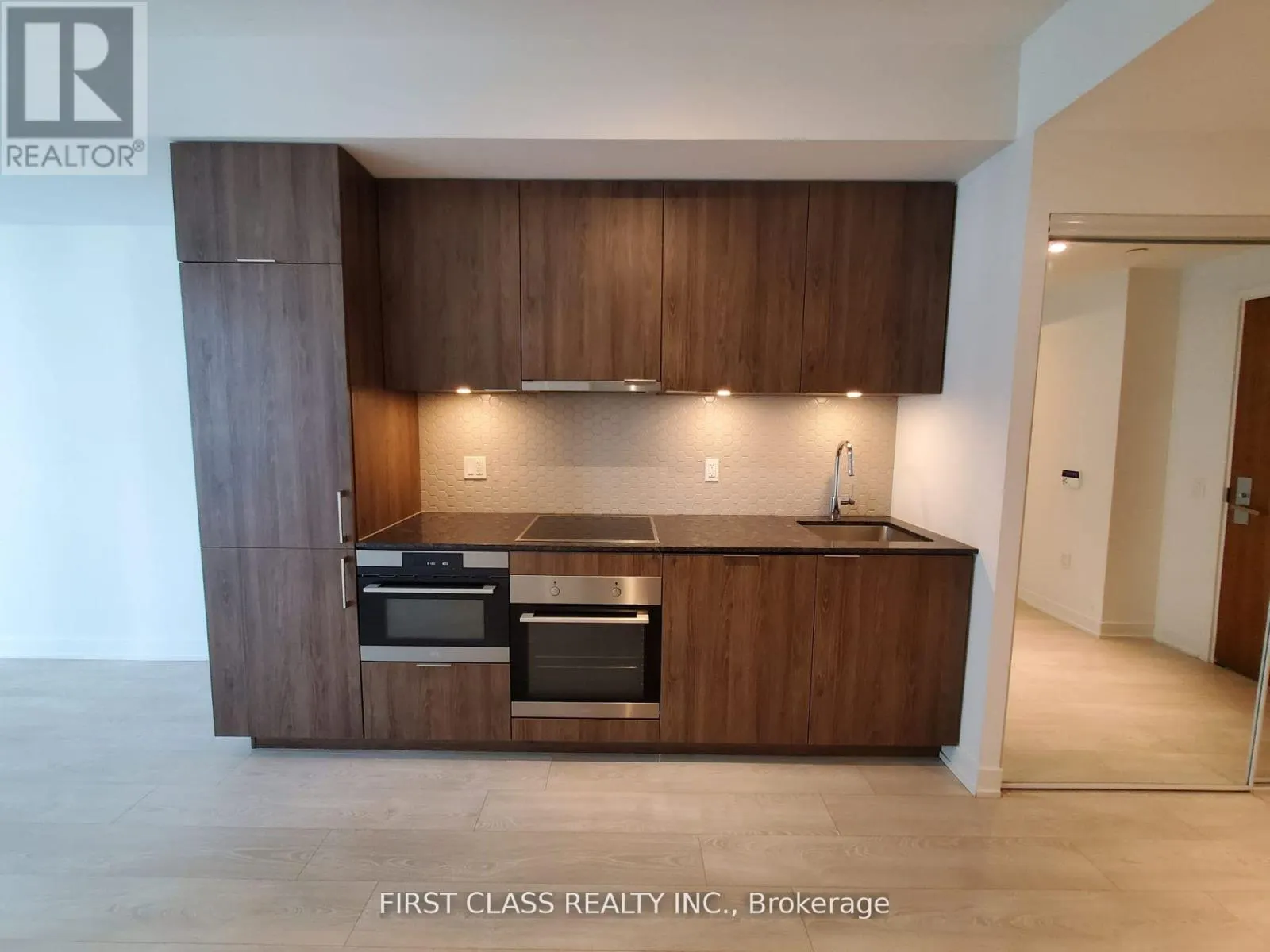 408 - 15 QUEENS QUAY E