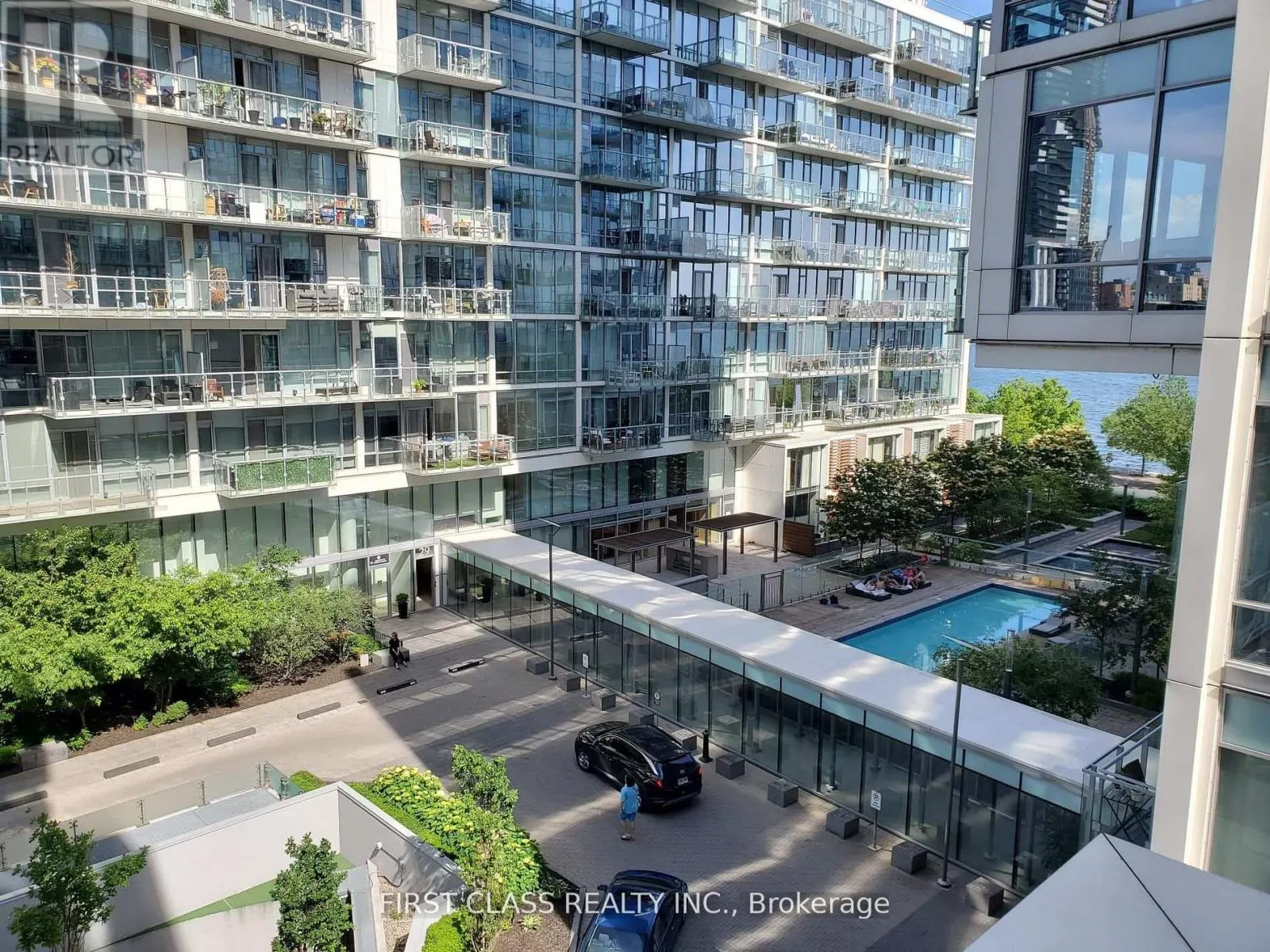 408 - 15 QUEENS QUAY E