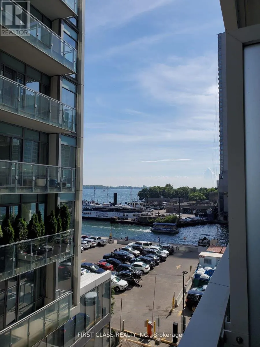 408 - 15 QUEENS QUAY E