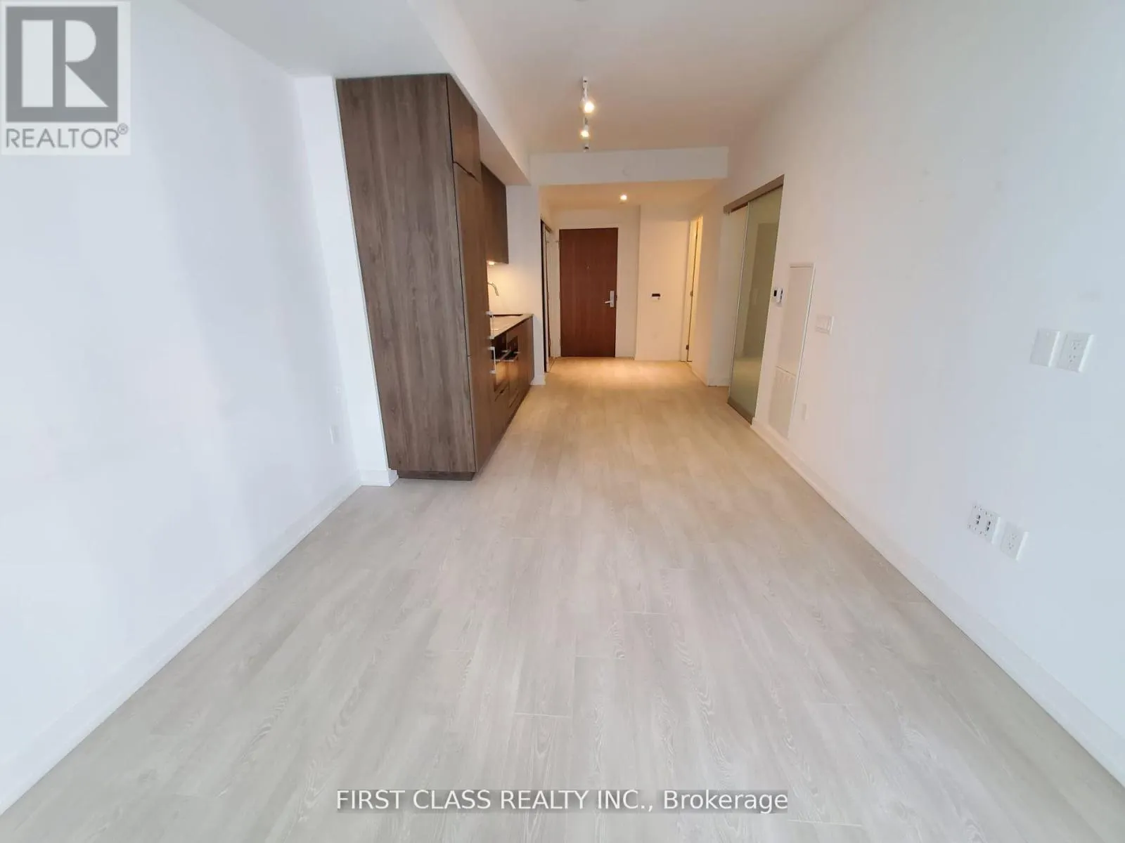 408 - 15 QUEENS QUAY E