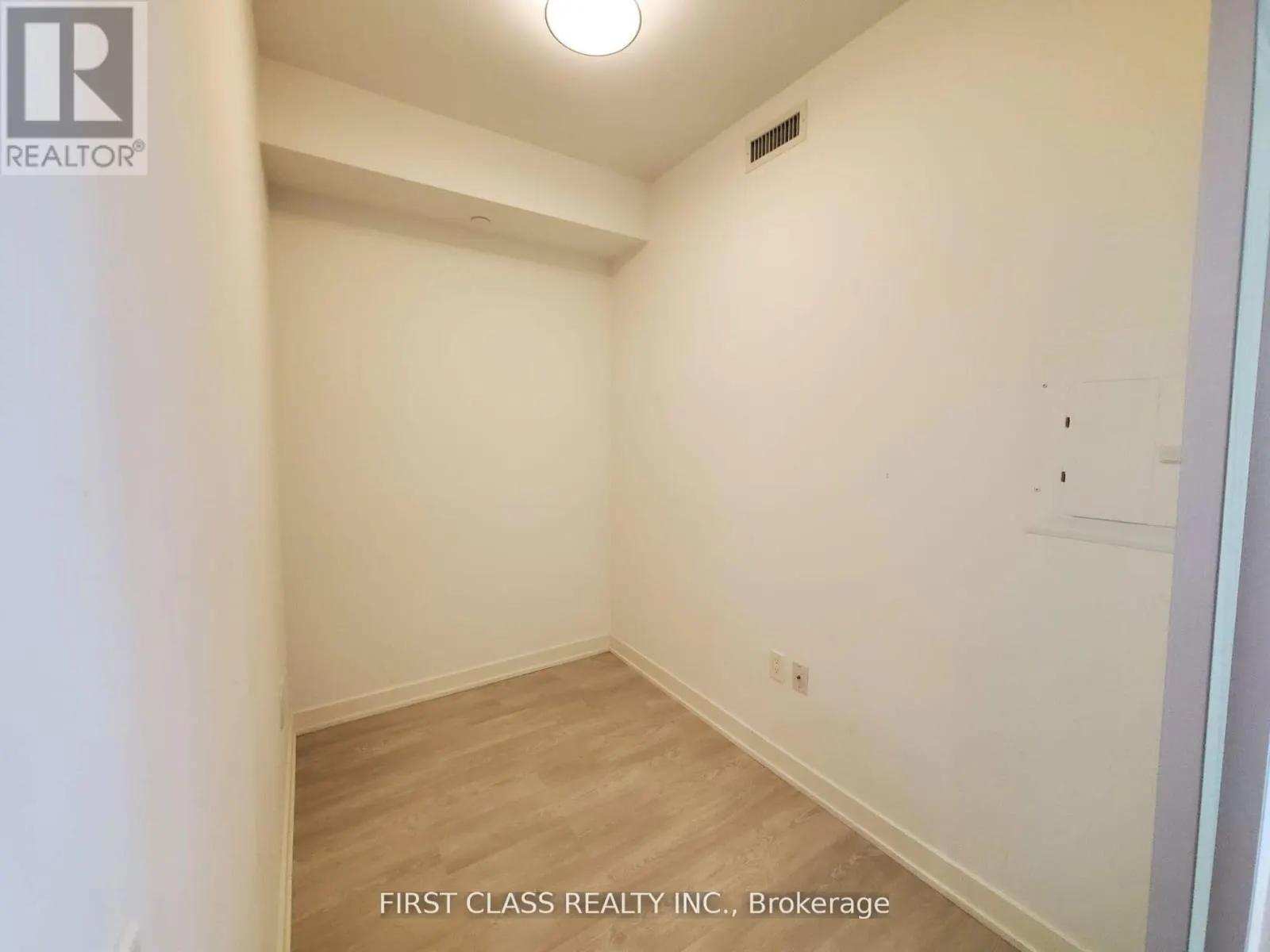 408 - 15 QUEENS QUAY E