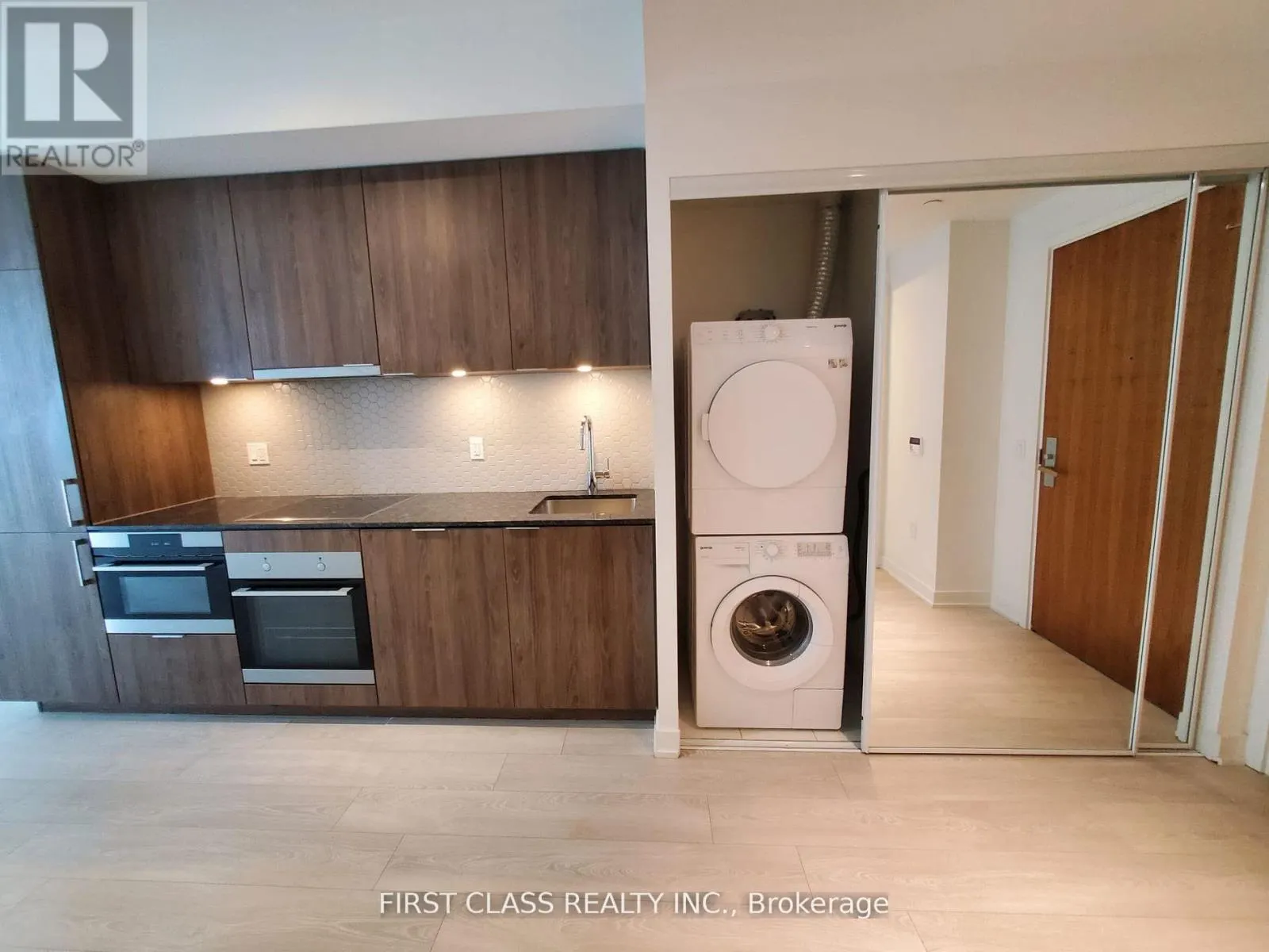 408 - 15 QUEENS QUAY E