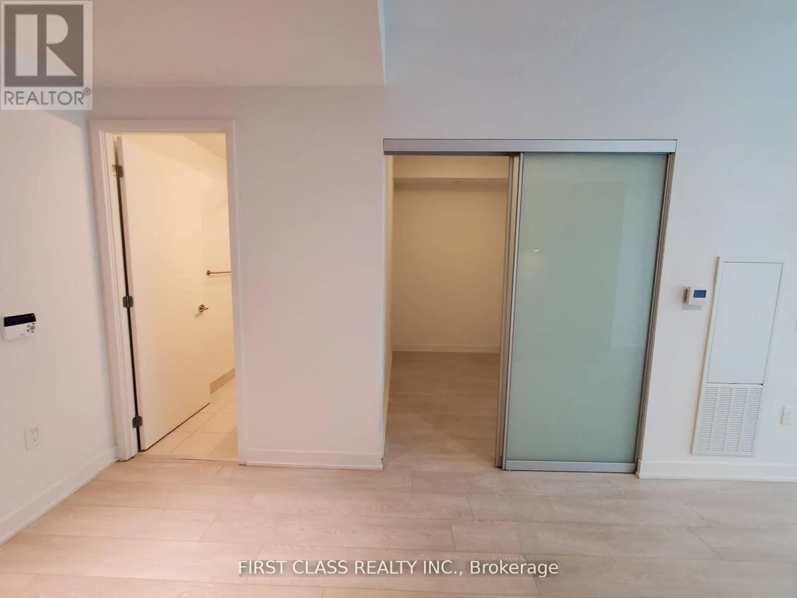 408 - 15 QUEENS QUAY E