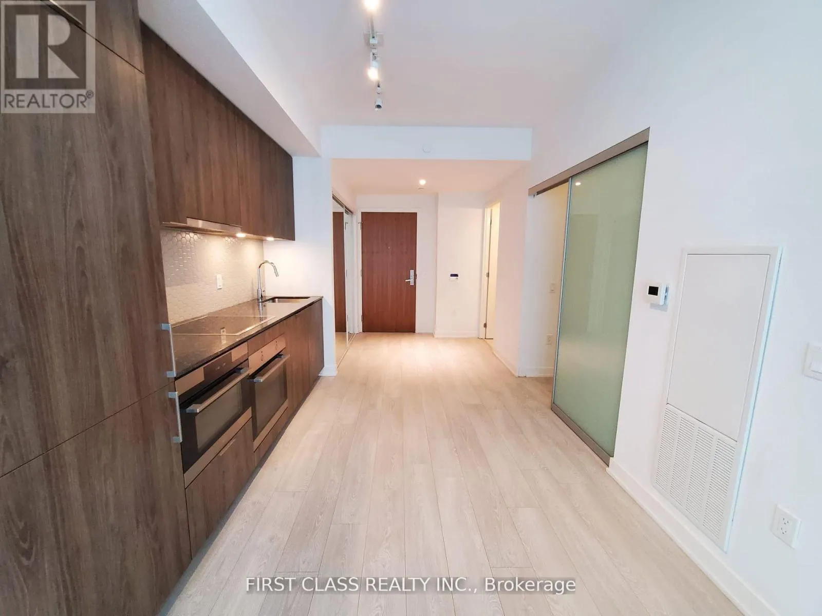 408 - 15 QUEENS QUAY E