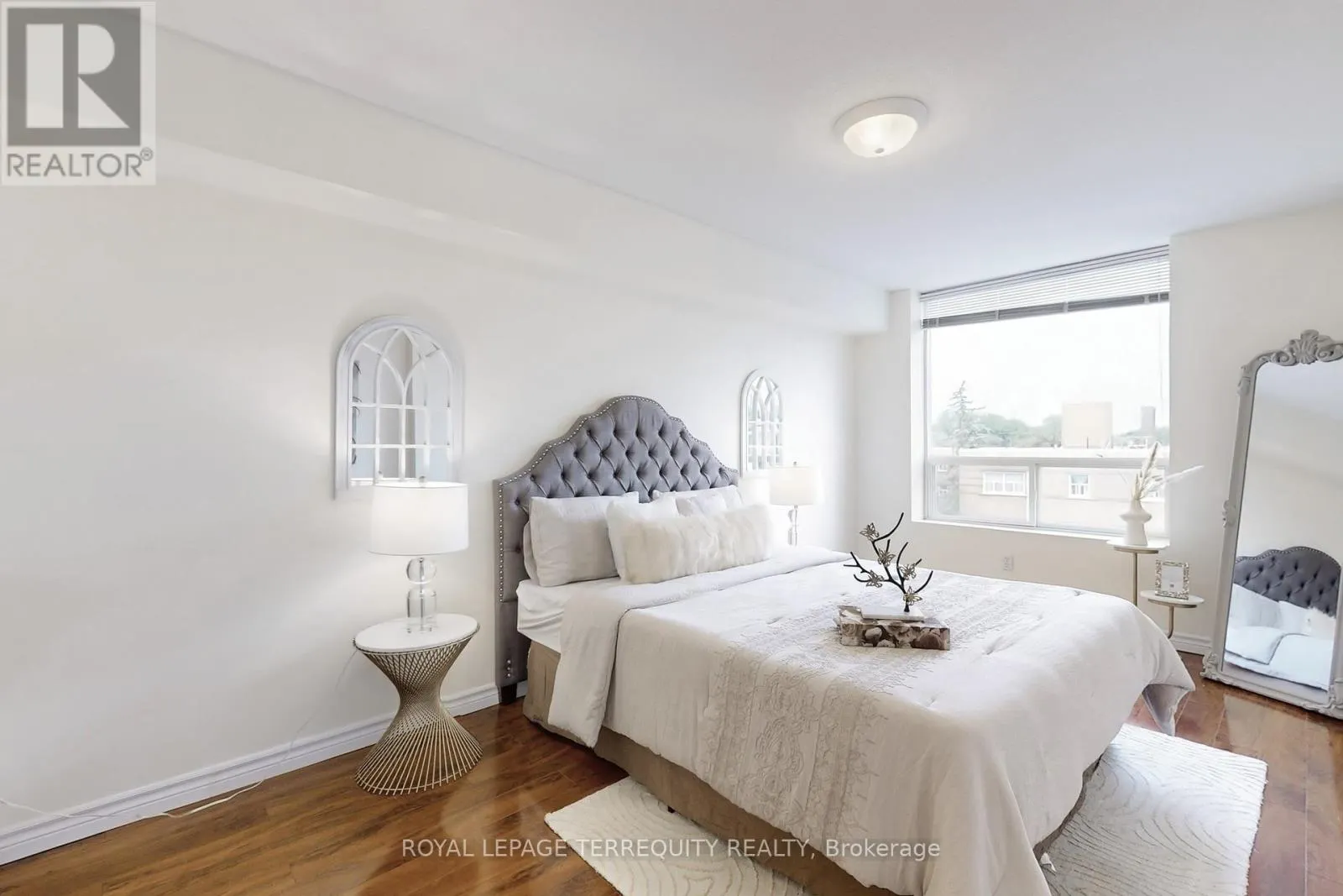 505 - 18 WANLESS AVENUE