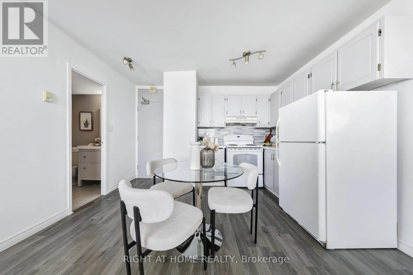 908 - 40 HOMEWOOD AVENUE