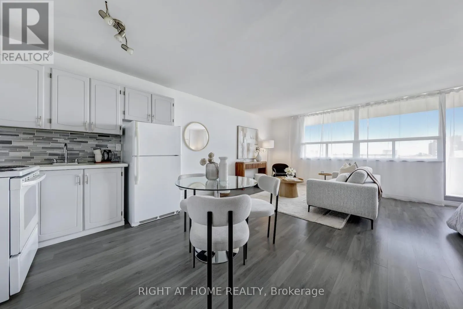 908 - 40 HOMEWOOD AVENUE