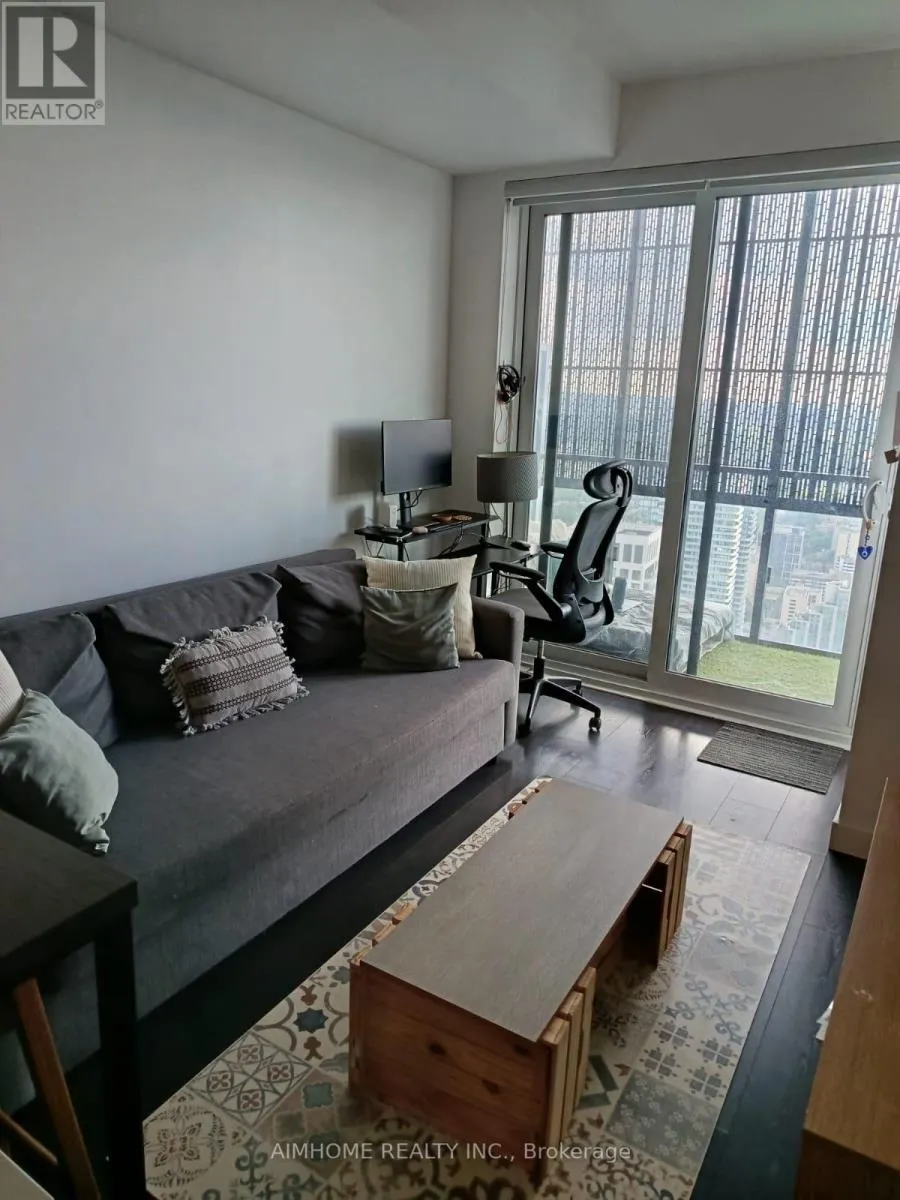 4910 - 8 EGLINTON AVENUE E
