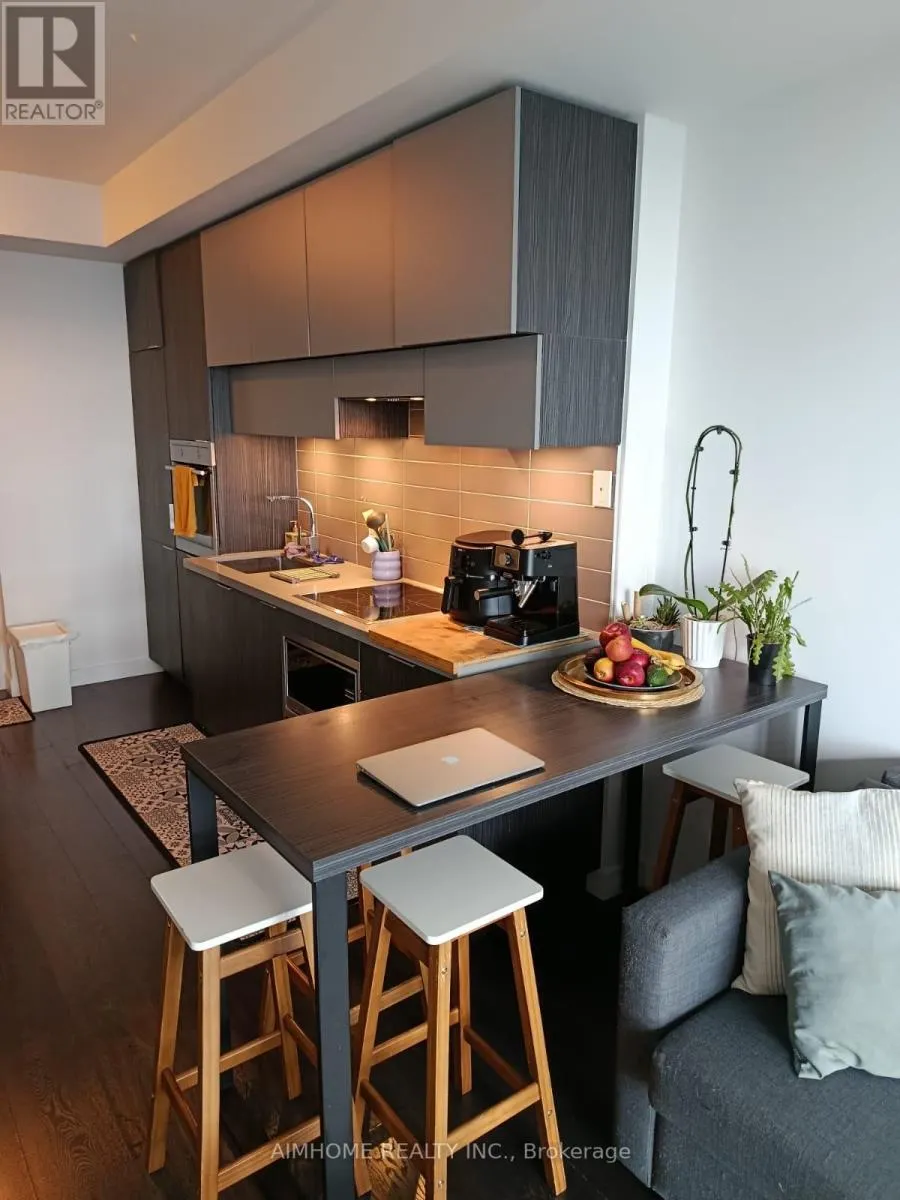 4910 - 8 EGLINTON AVENUE E