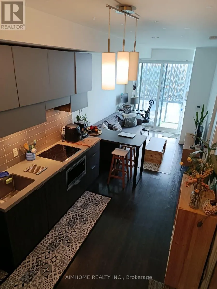 4910 - 8 EGLINTON AVENUE E