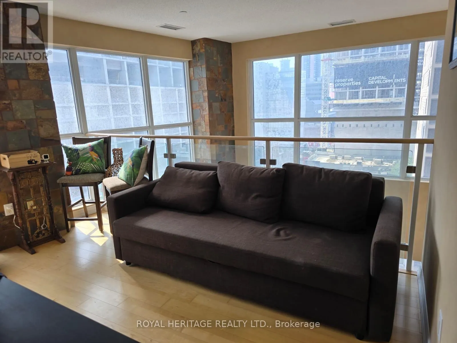 510 - 386 YONGE STREET