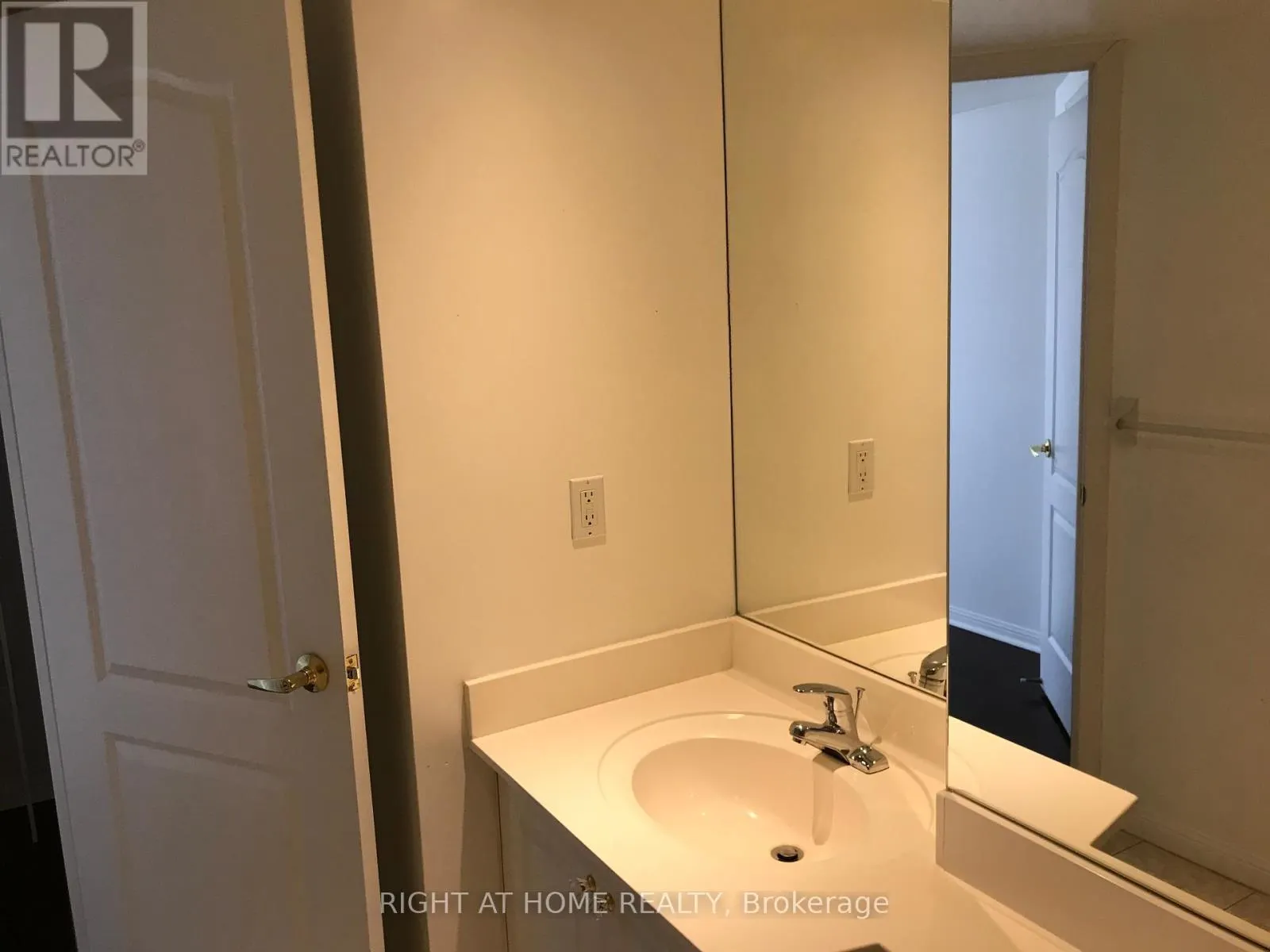 PH1 - 3130 YONGE STREET