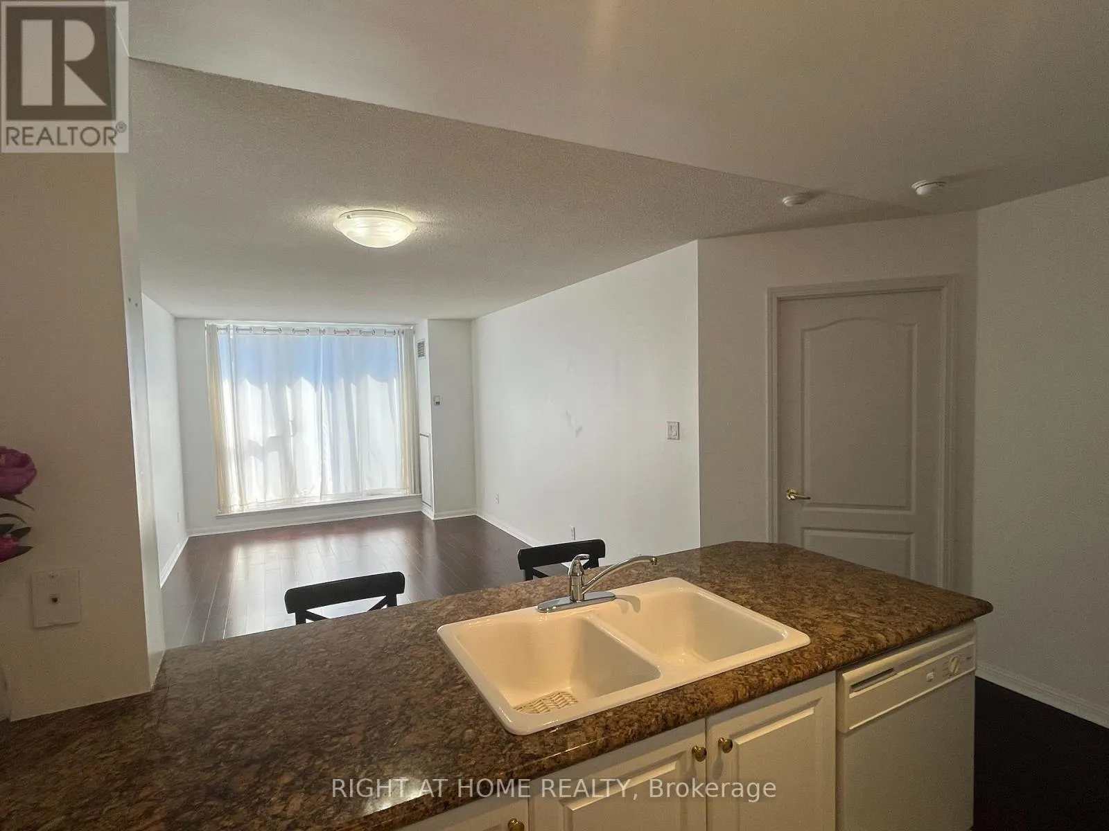PH1 - 3130 YONGE STREET