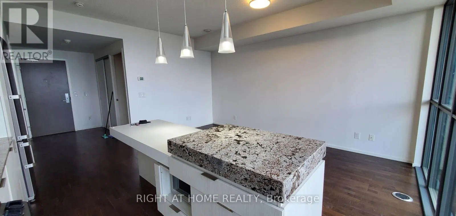 4309 - 101 CHARLES STREET E