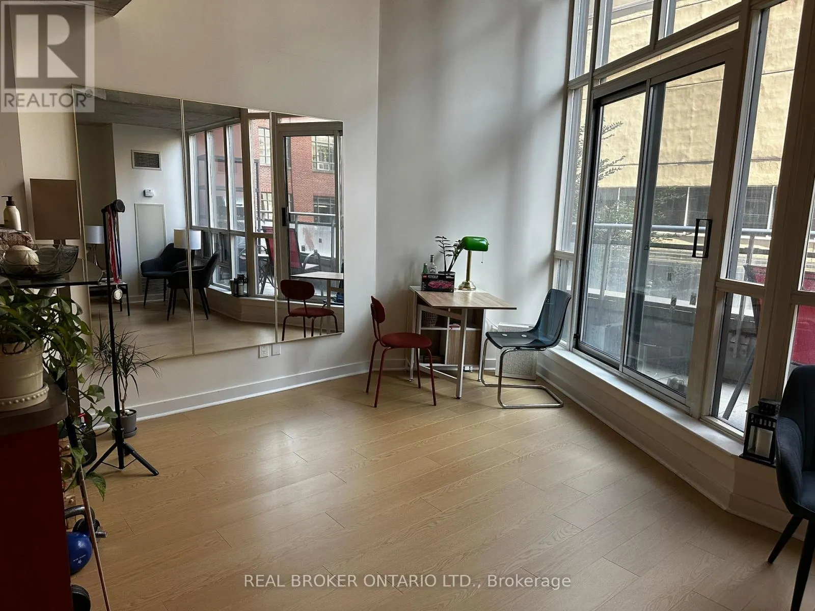 201 - 255 RICHMOND STREET E