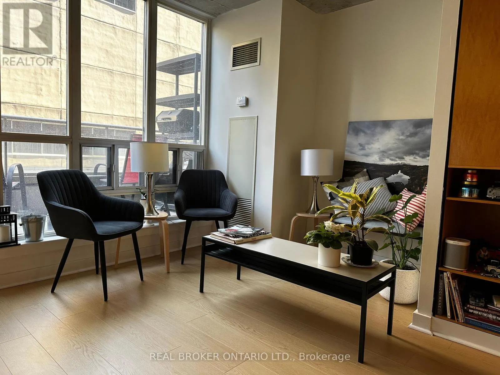201 - 255 RICHMOND STREET E