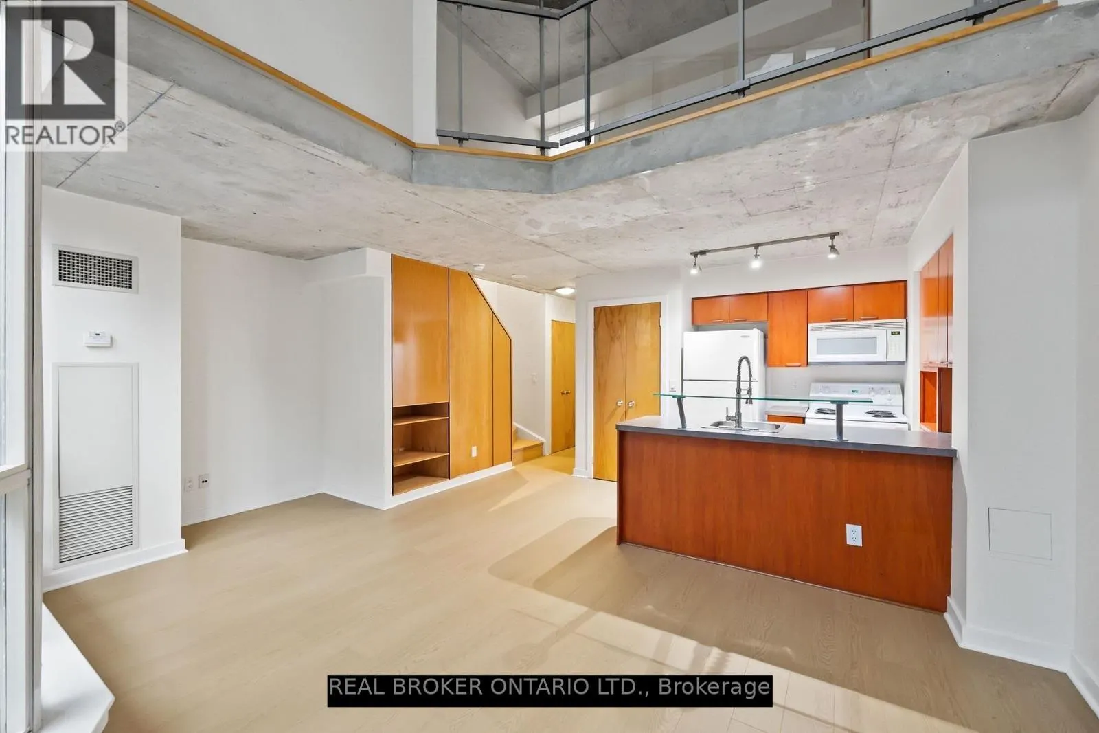 201 - 255 RICHMOND STREET E