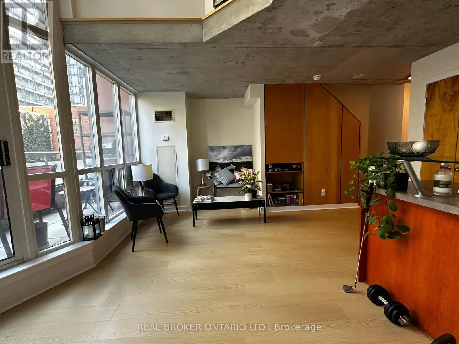 201 - 255 RICHMOND STREET E
