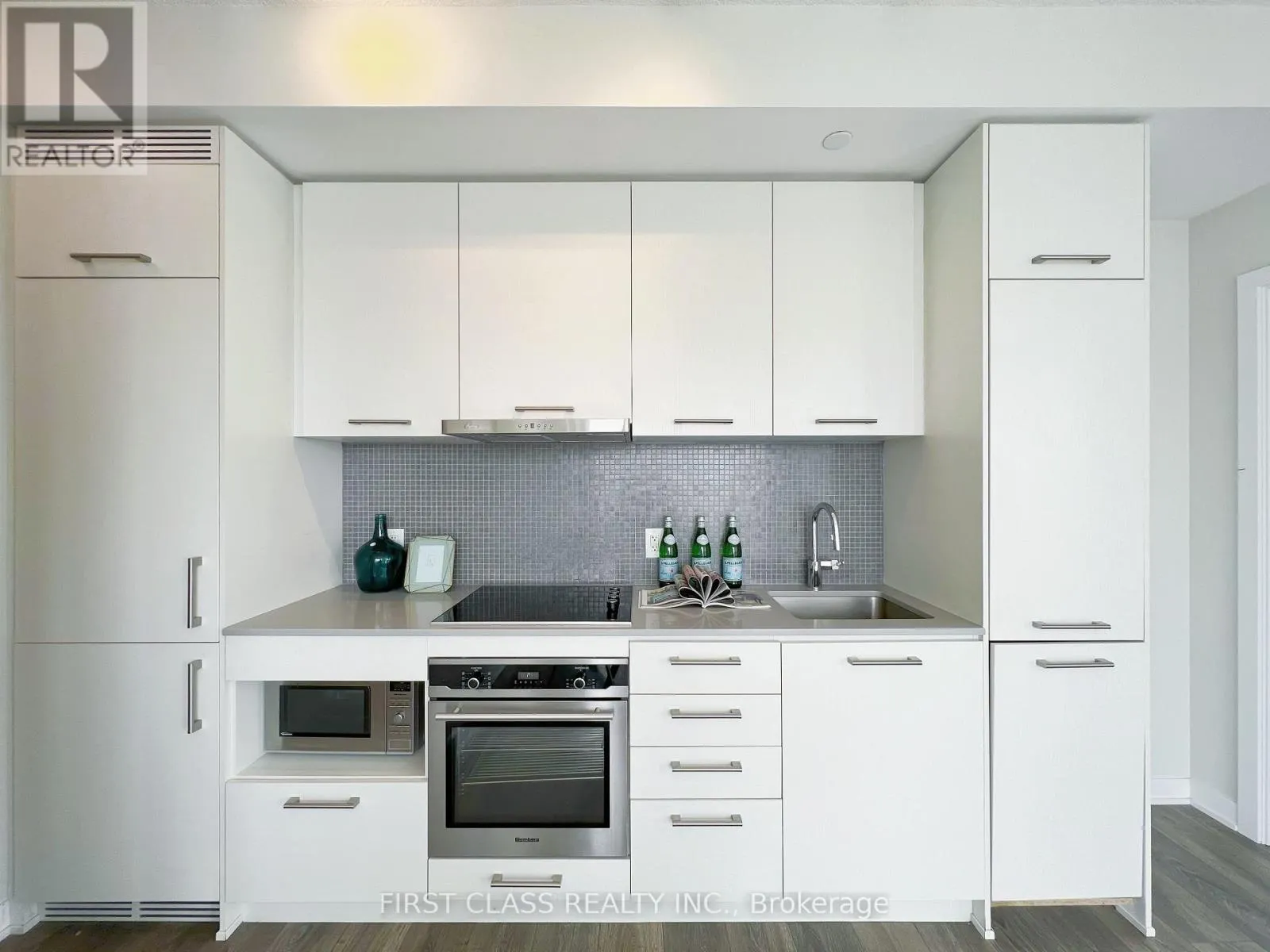 4102 - 87 PETER STREET