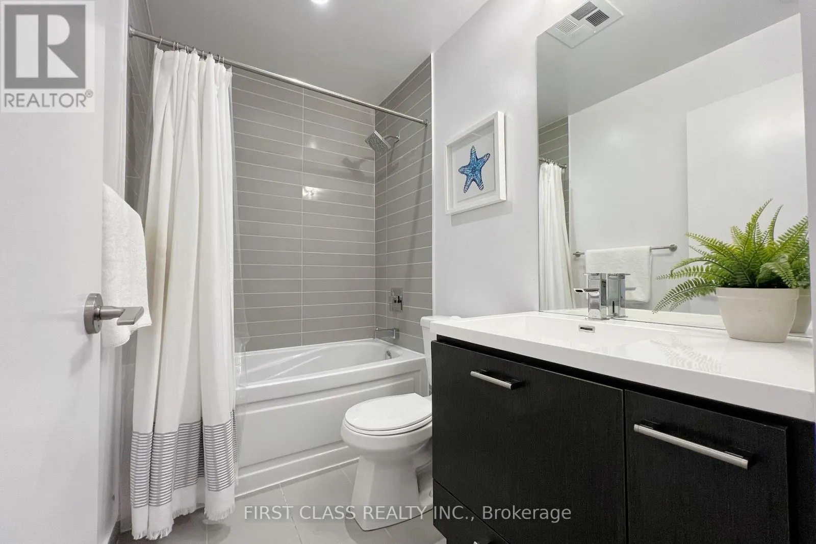 4102 - 87 PETER STREET