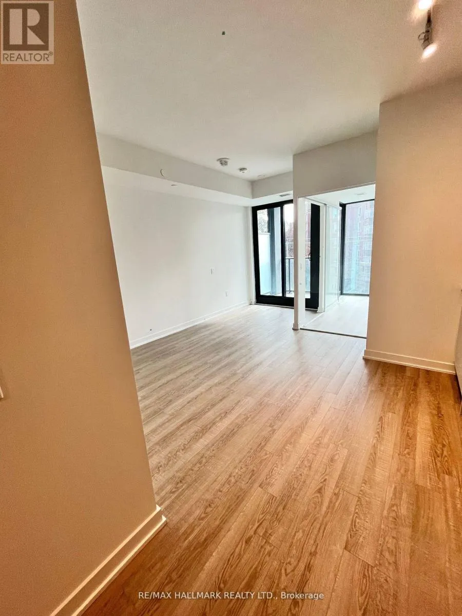 318 - 250 LAWRENCE AVENUE