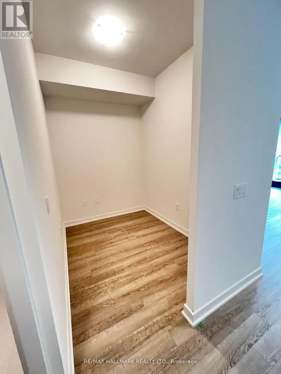 318 - 250 LAWRENCE AVENUE