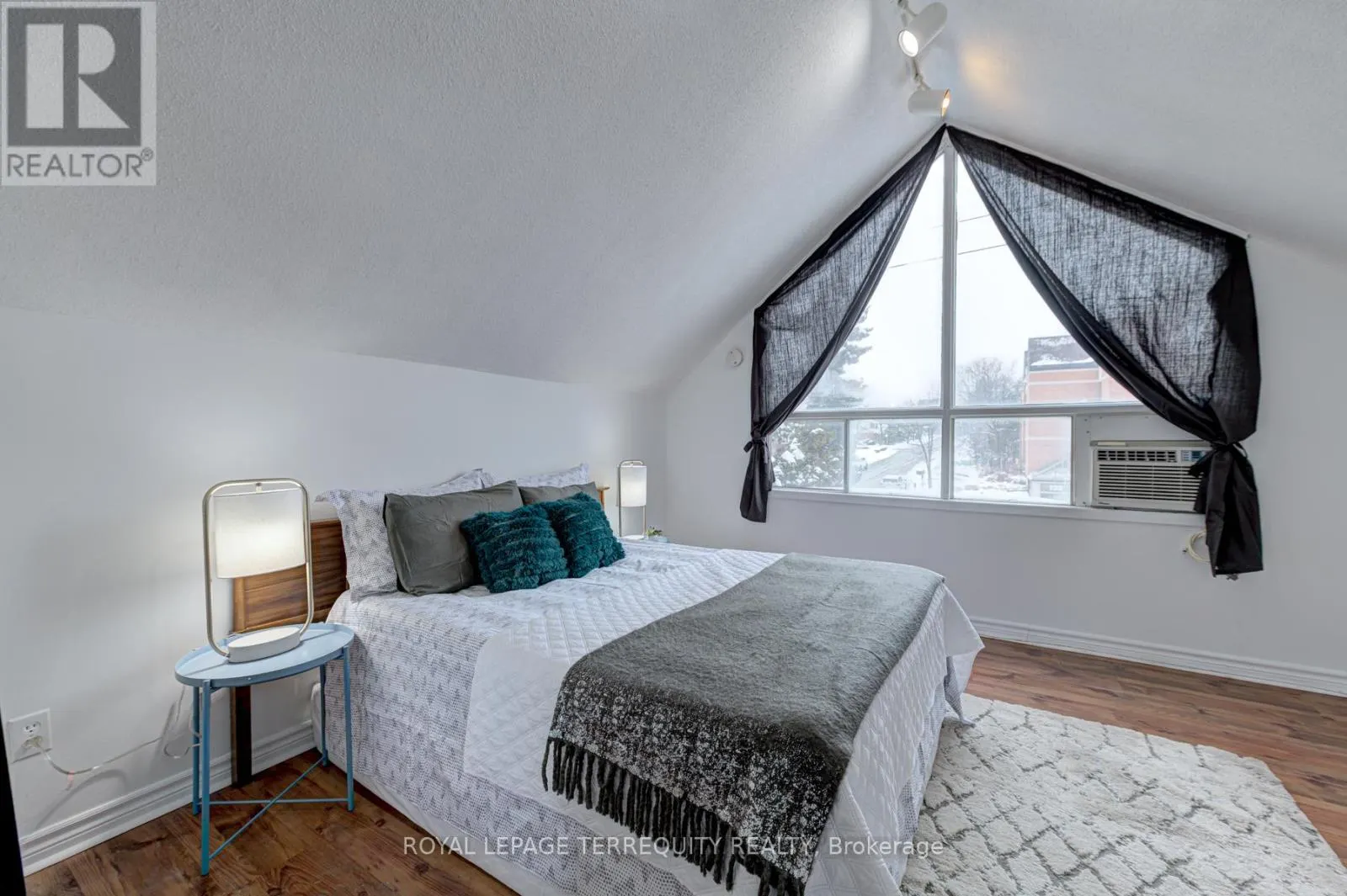 UNIT 2 - 135 SHEPPARD AVENUE W