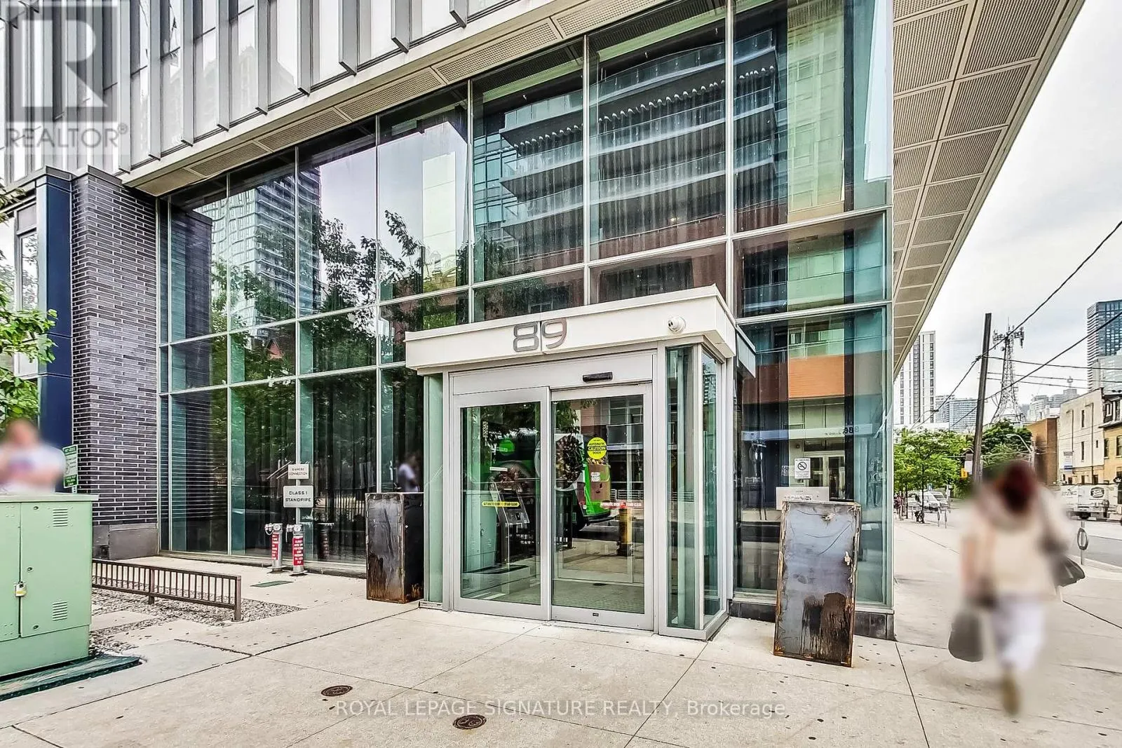 2912 - 89 MCGILL STREET