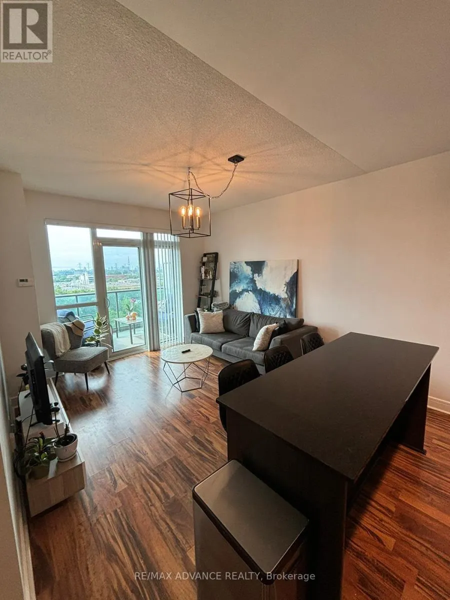 1013 - 35 BRIAN PECK CRESCENT