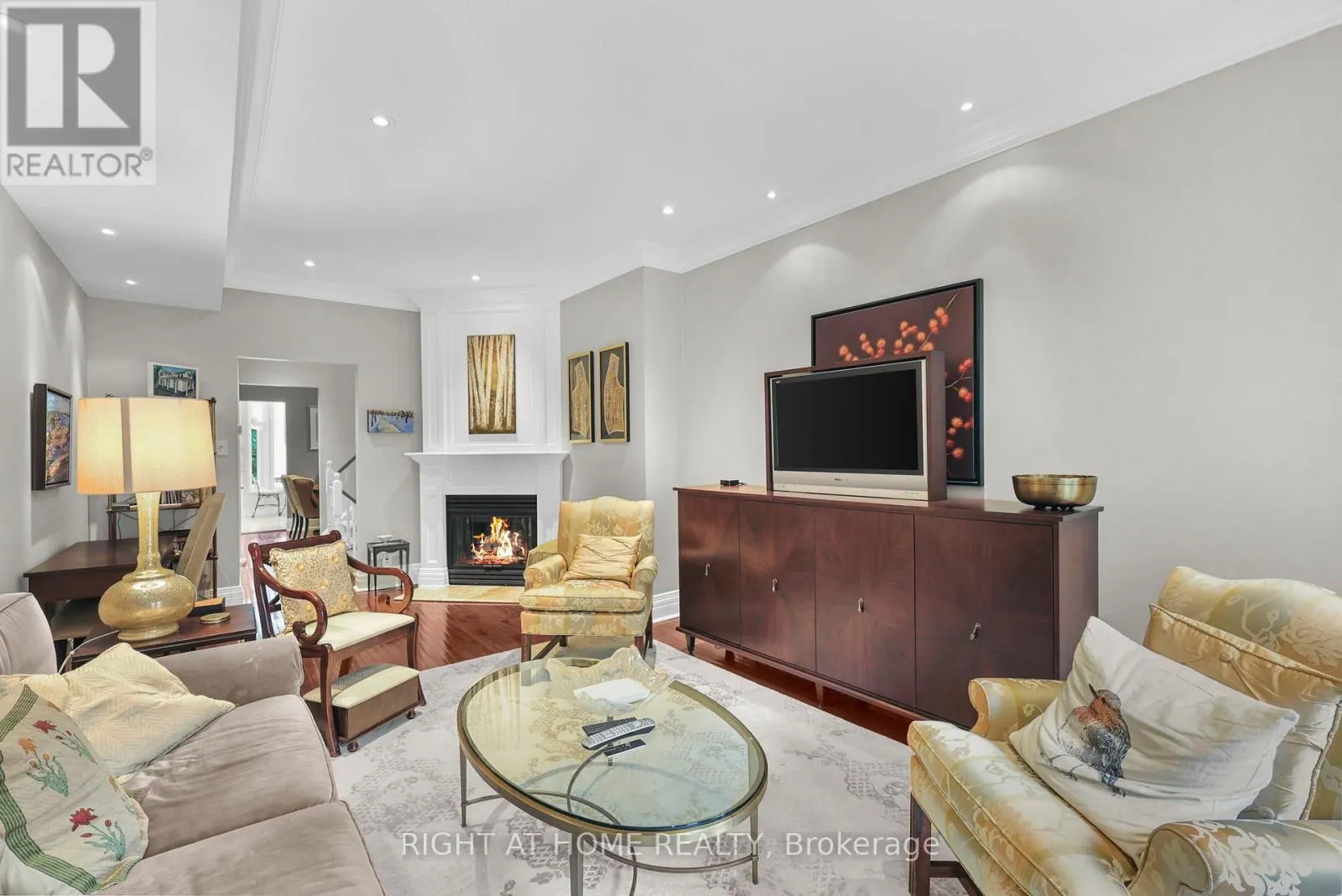 636 WELLINGTON STREET W