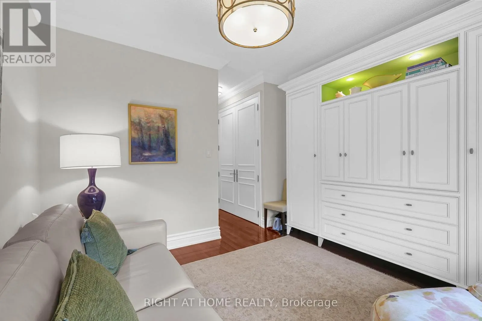 636 WELLINGTON STREET W