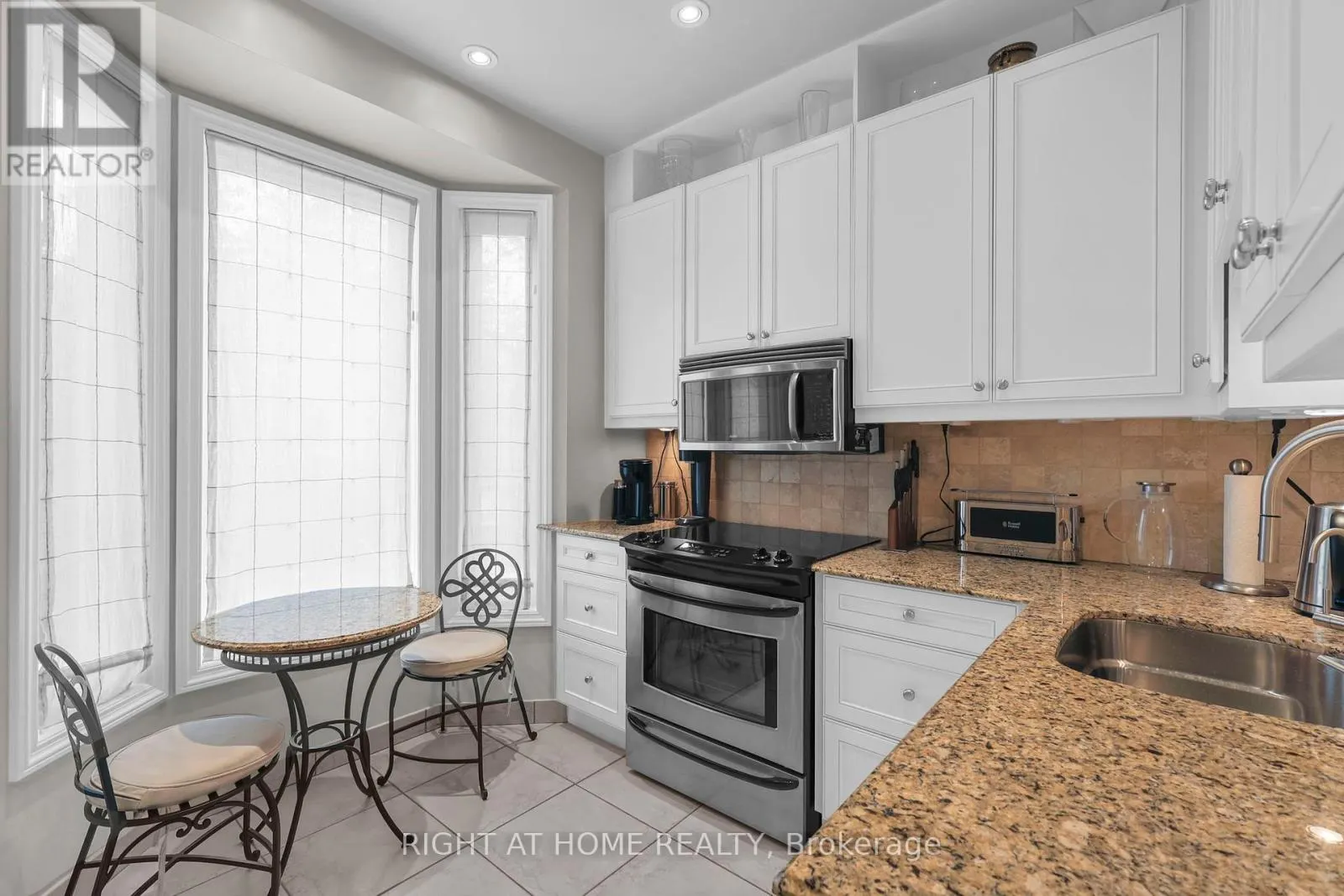 636 WELLINGTON STREET W