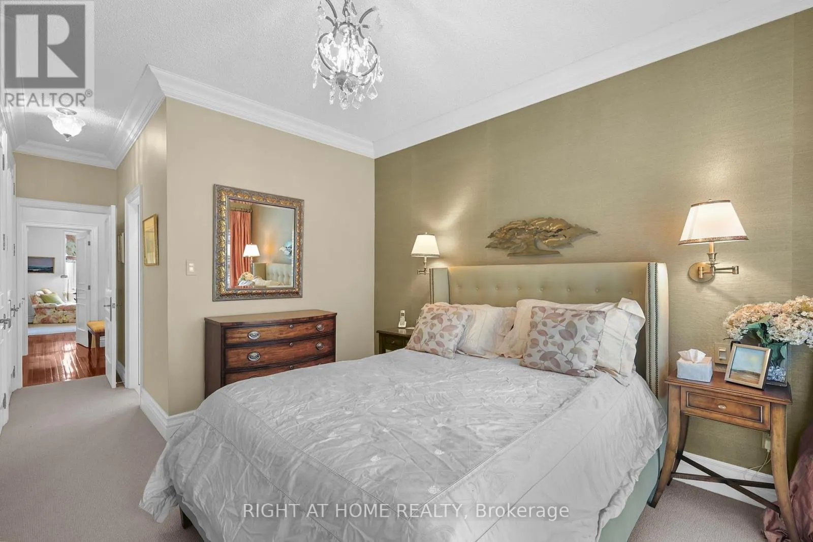 636 WELLINGTON STREET W