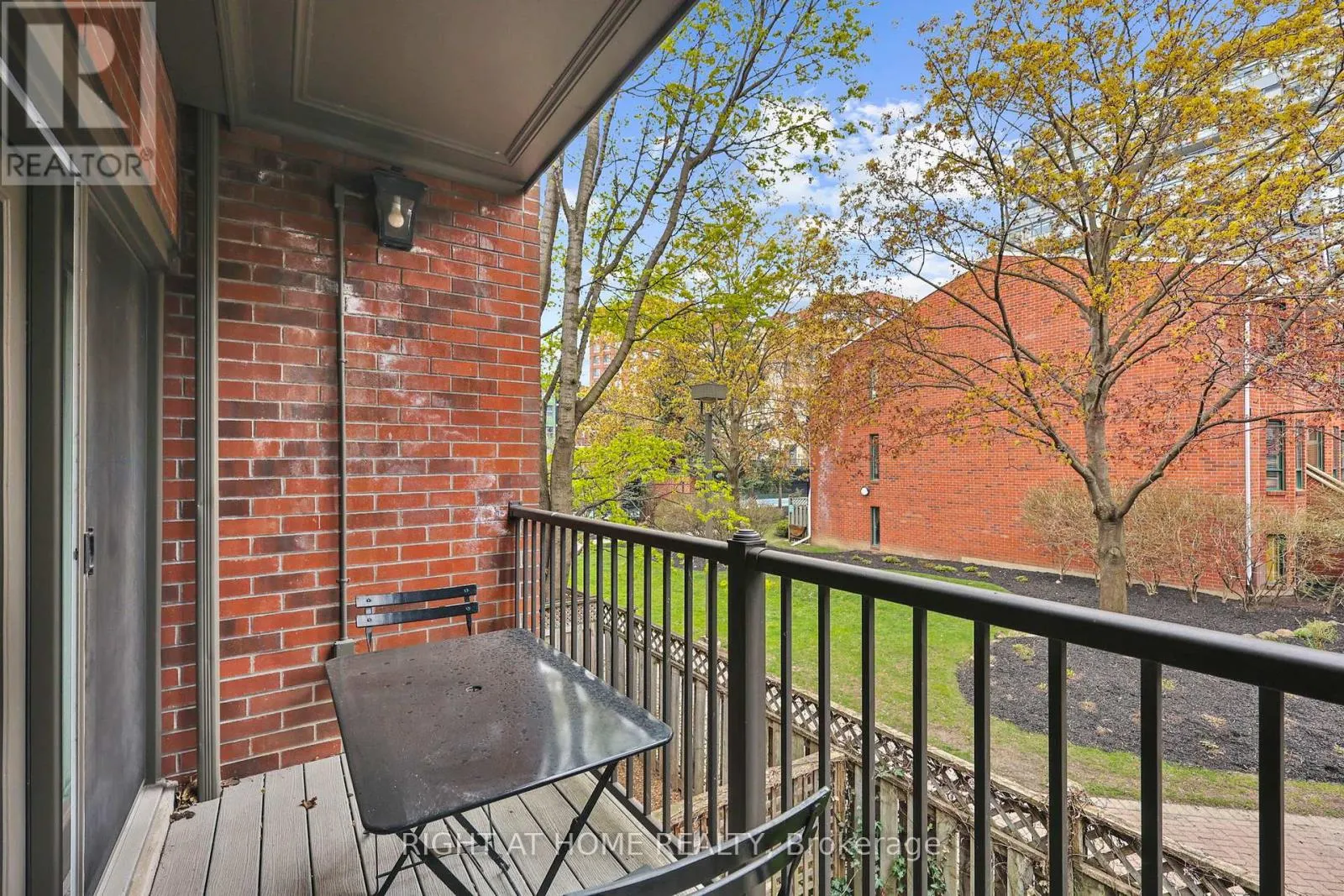 636 WELLINGTON STREET W