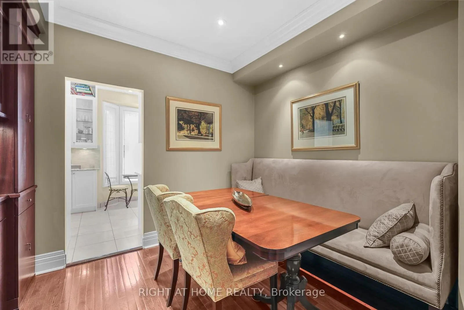 636 WELLINGTON STREET W