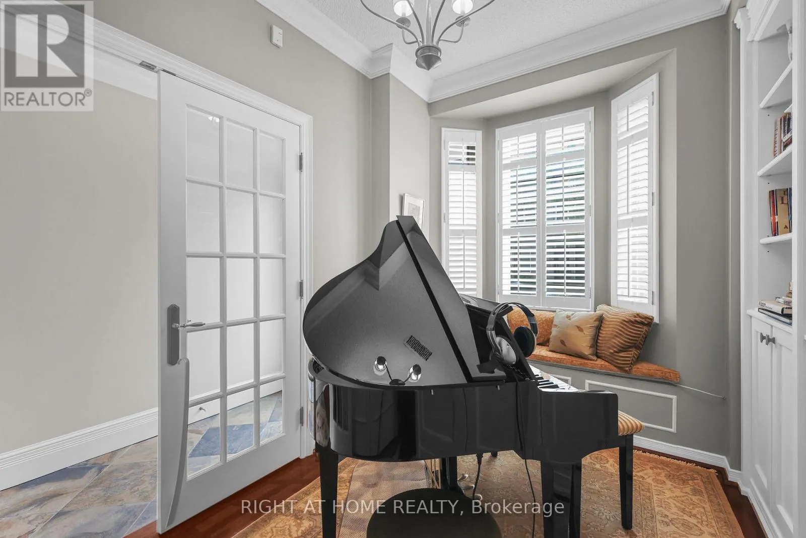 636 WELLINGTON STREET W