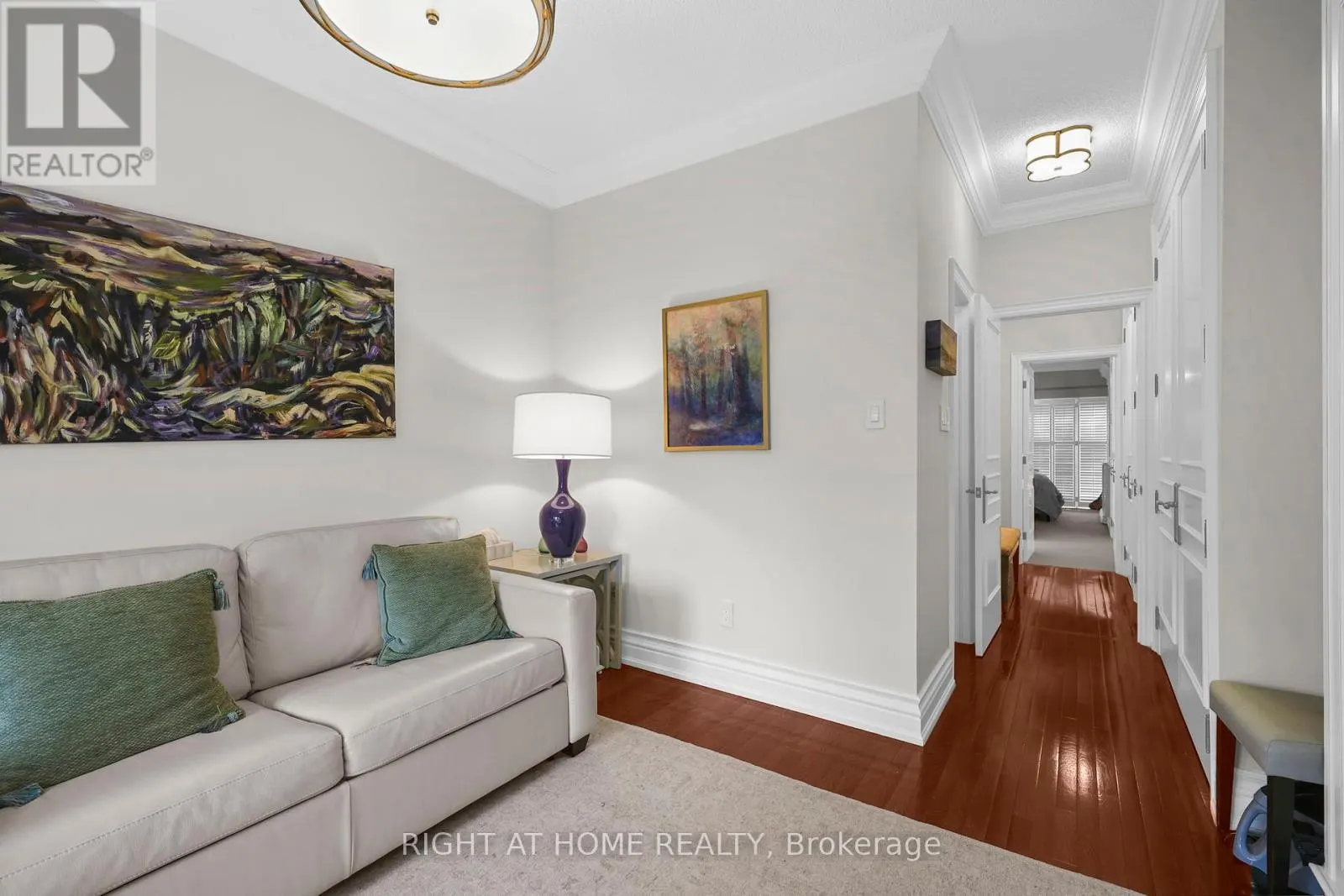 636 WELLINGTON STREET W