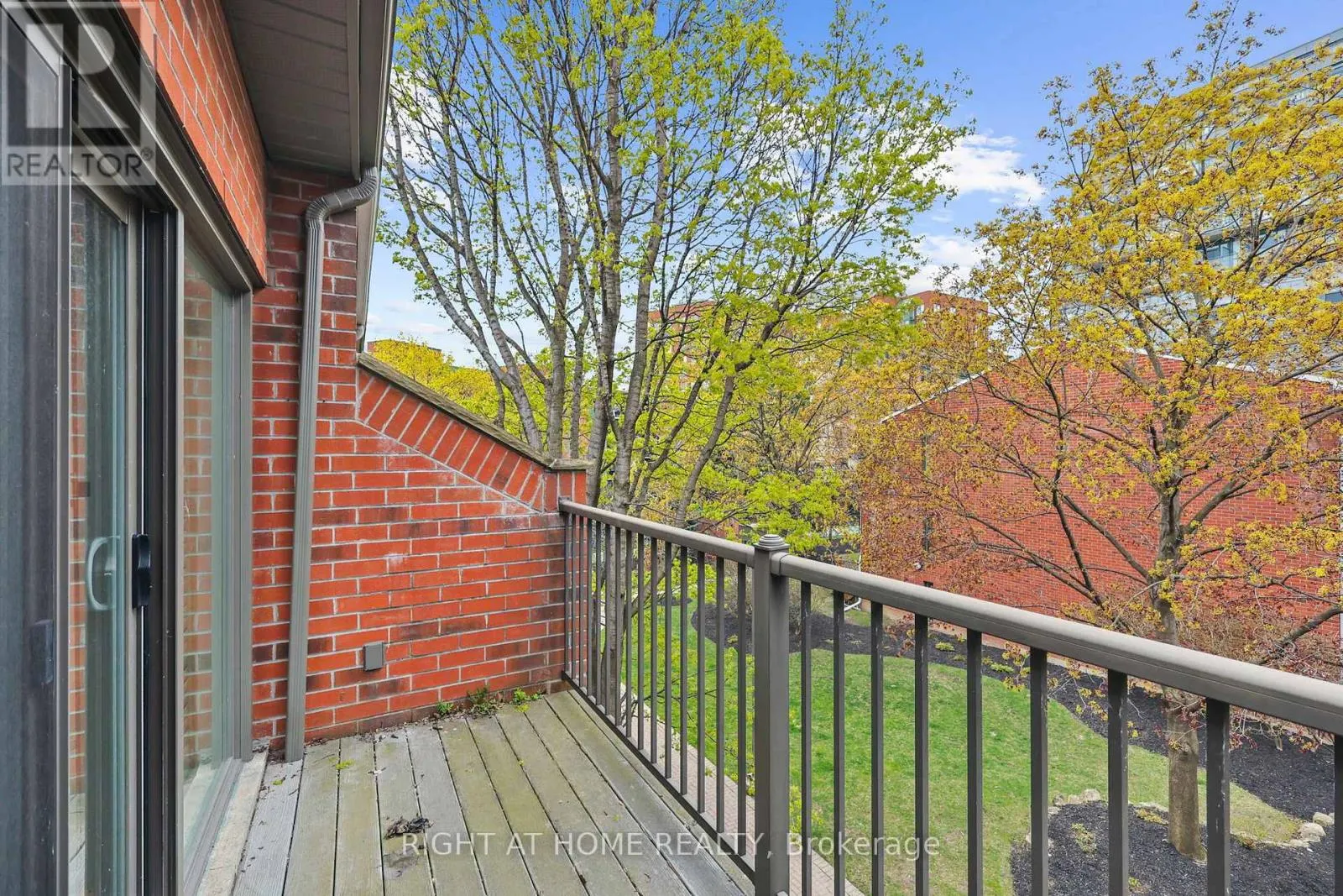 636 WELLINGTON STREET W