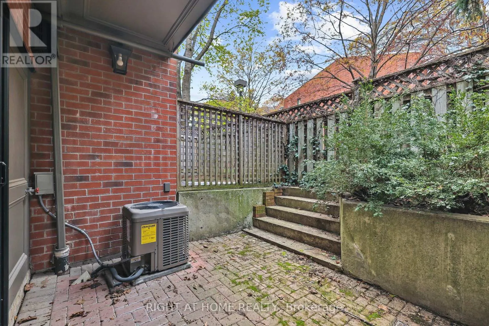 636 WELLINGTON STREET W