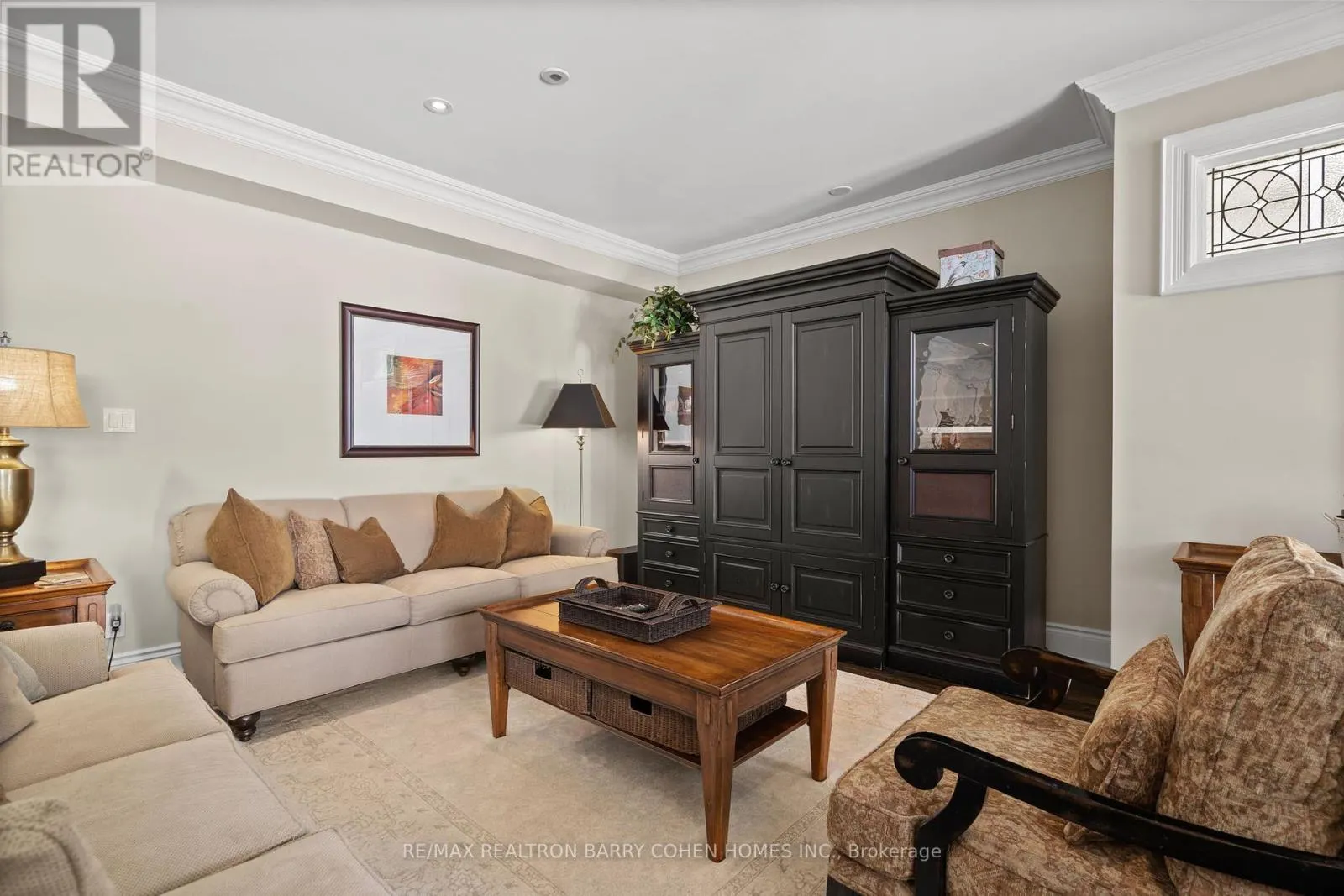 72 TEDDINGTON PARK AVENUE