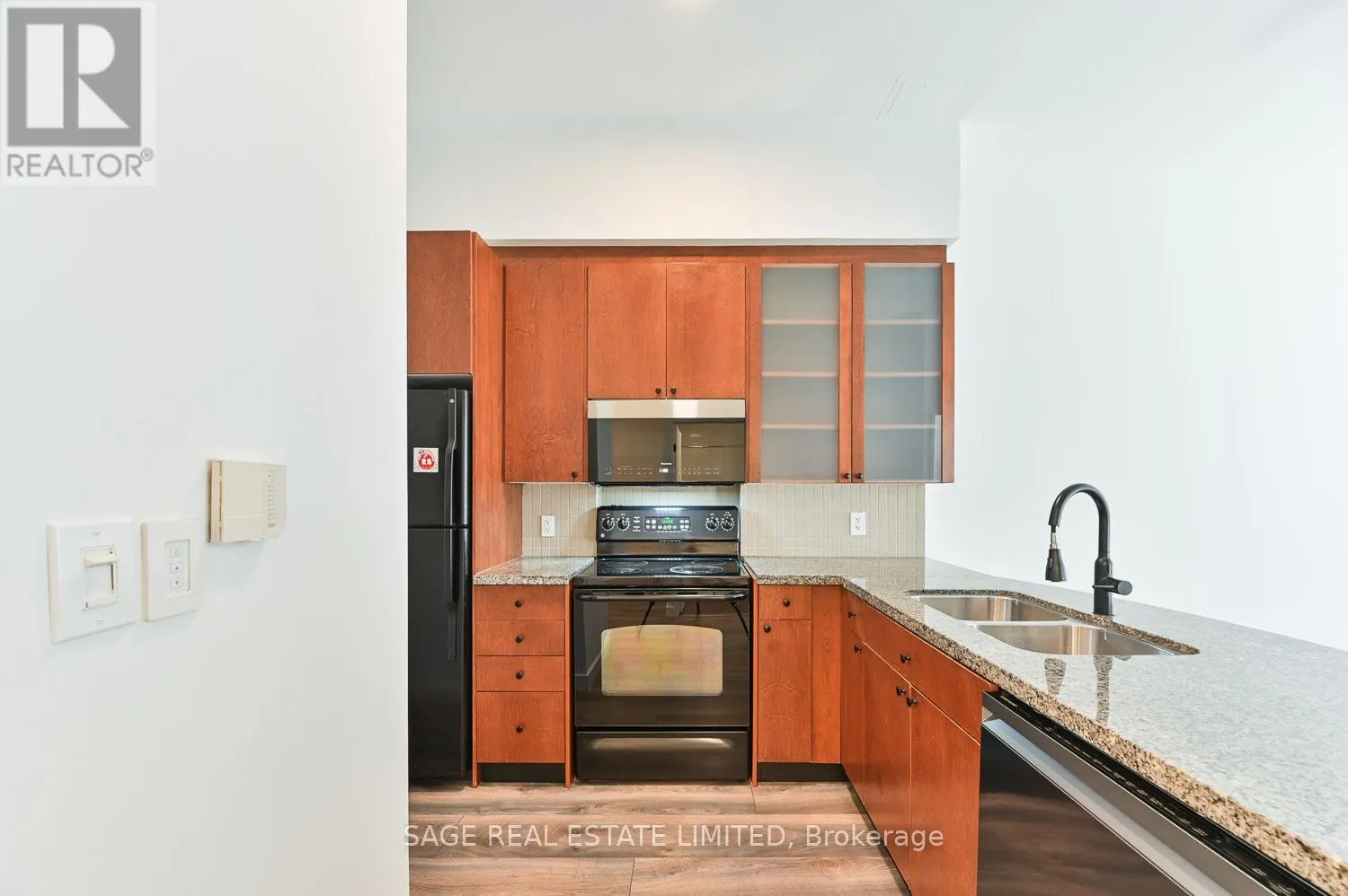 103 - 1005 KING STREET W