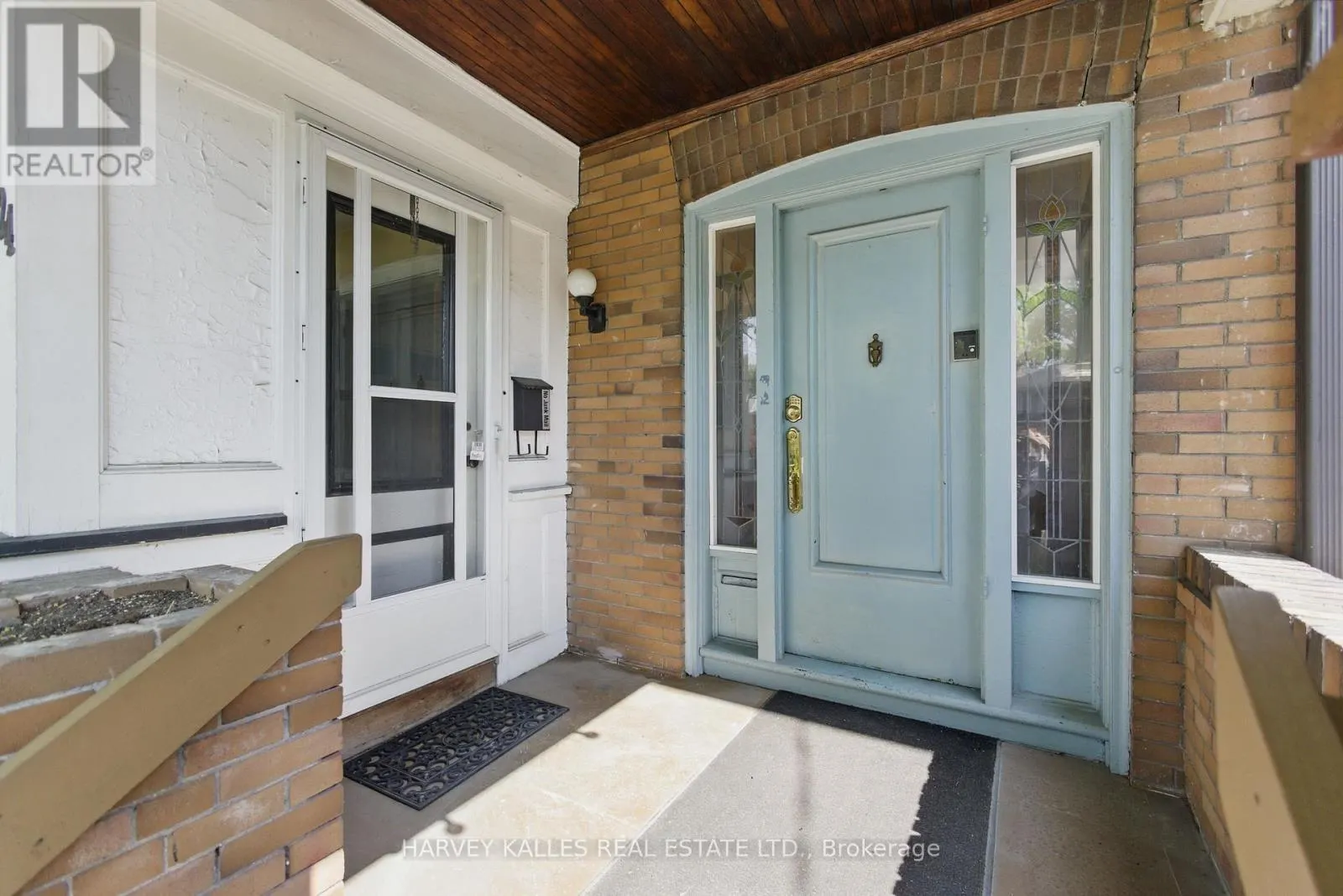 24 YONGE BOULEVARD