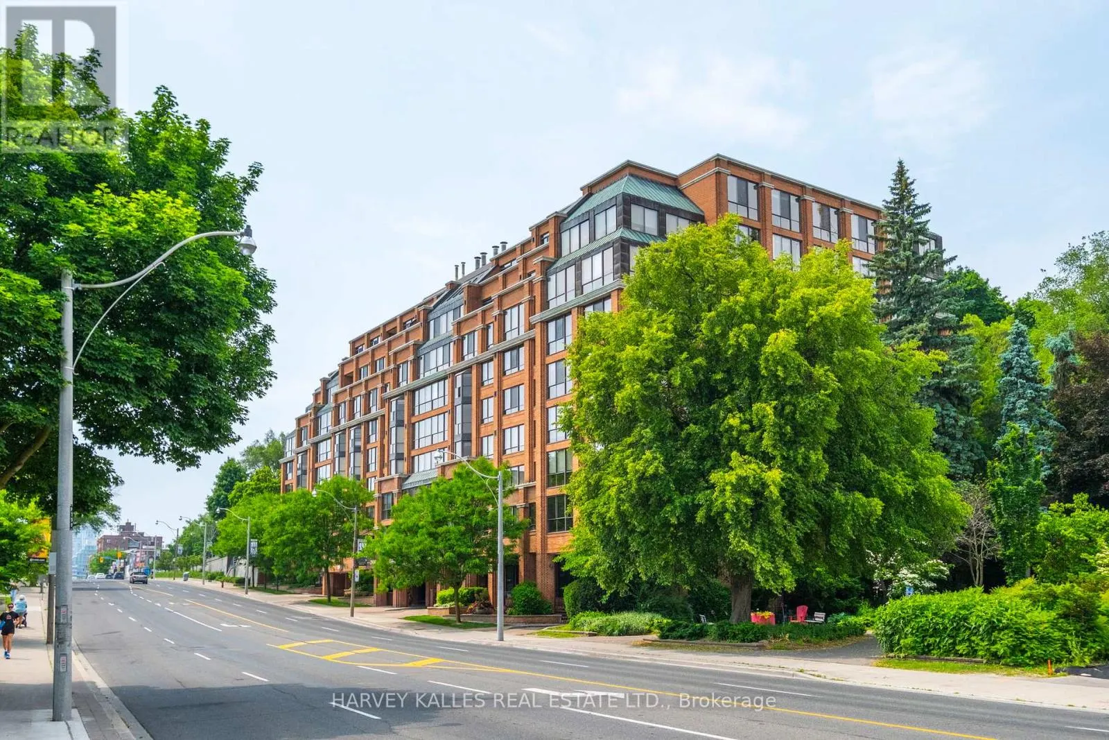 702 - 2900 YONGE STREET