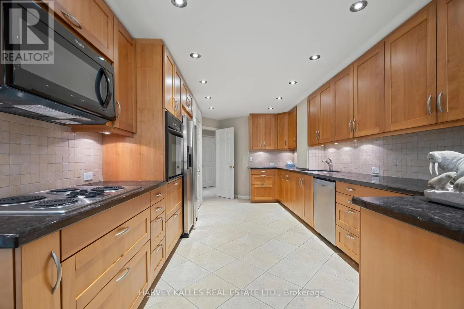 702 - 2900 YONGE STREET