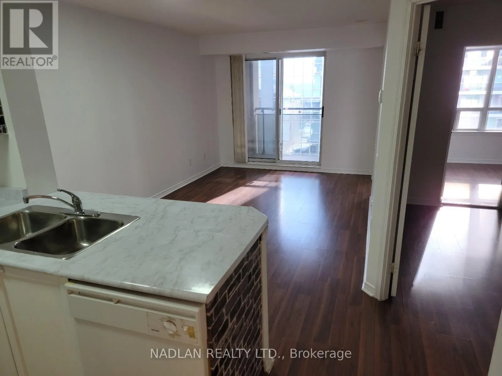 1512 - 155 BEECROFT ROAD