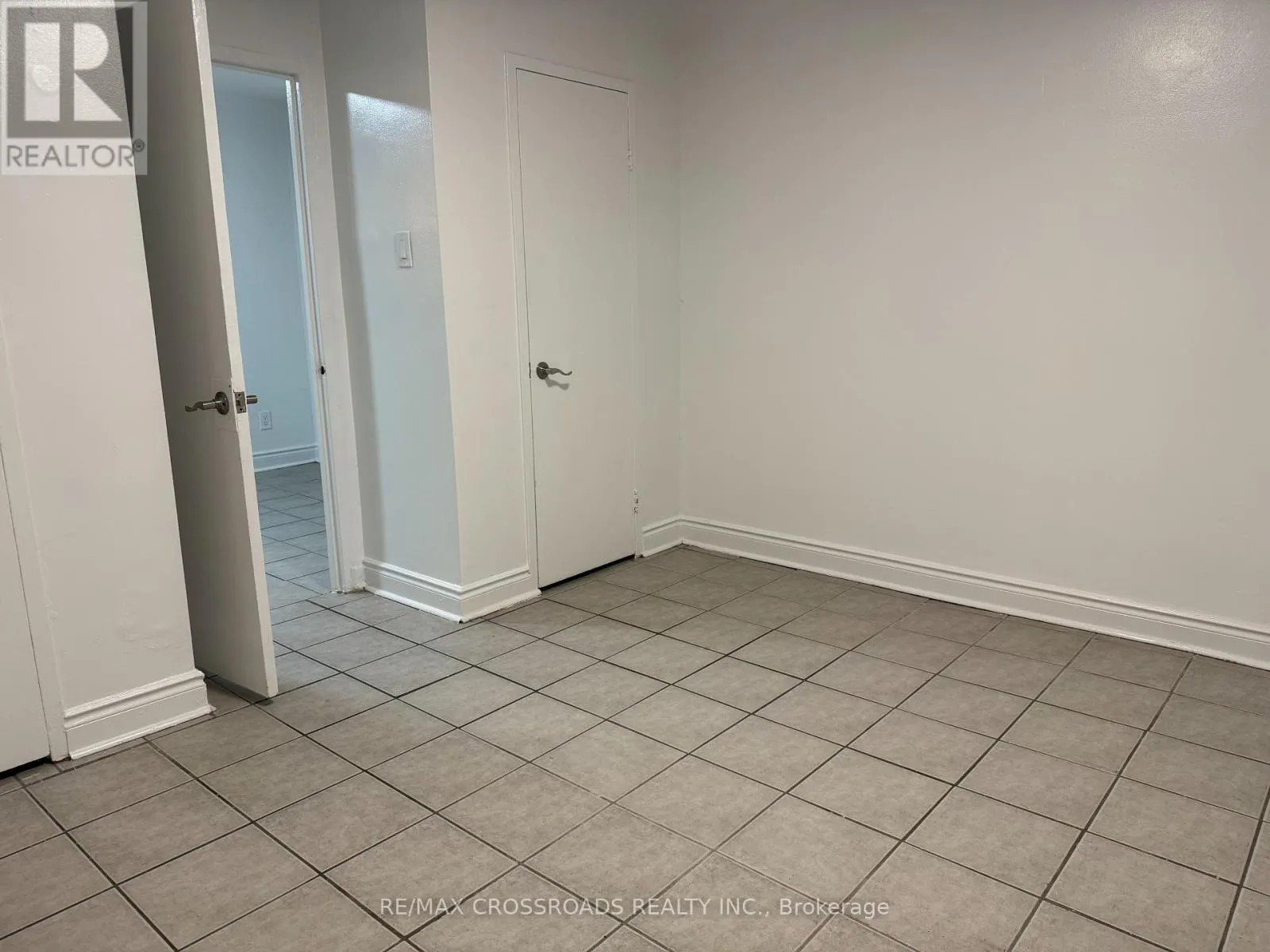 B05 - 2770 YONGE STREET