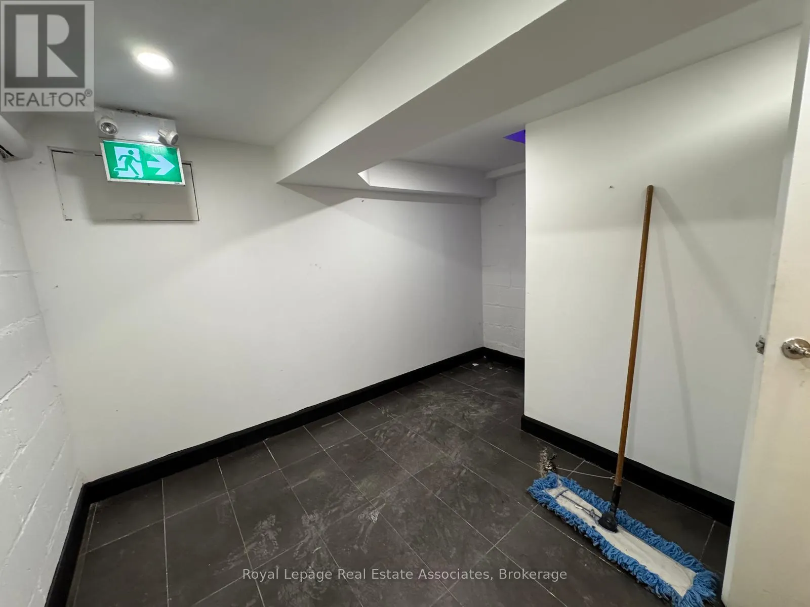 LOWER LEVEL - 424 EGLINTON AVENUE W