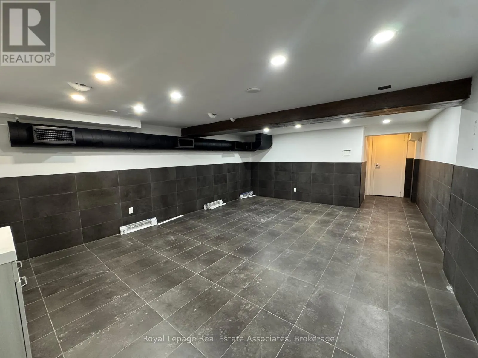 LOWER LEVEL - 424 EGLINTON AVENUE W
